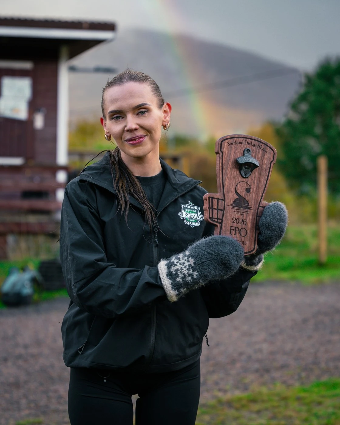 Liza Stemland med ukesgolftrofeet i 2026